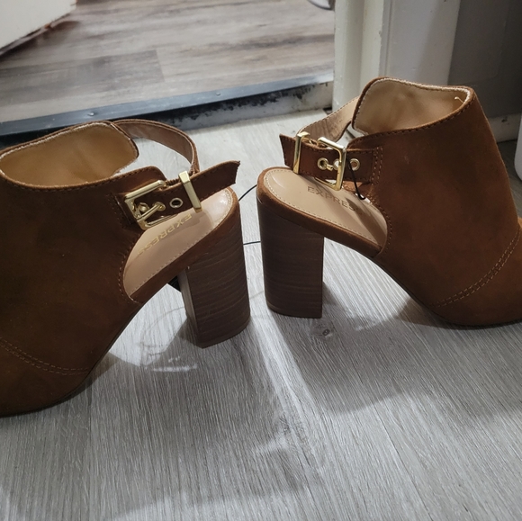 New With Tags Express suede open toe 3 1/2" heels - Picture 12 of 17